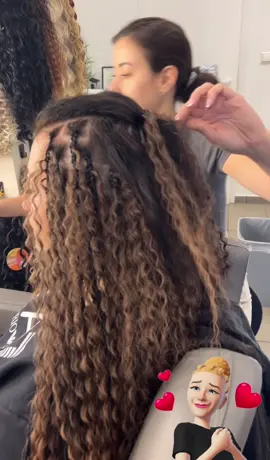 Warkoczyki BOHO 🔥 alternatywa dla Afrolokow 🥰 jeśli lubisz warkoczyki afrykańskie ale brakuje Ci w nich objętości to to wersja dla Ciebie 🔥🔥  #swidnica #afroloki #afrolokiświdnica #warkoloki #przedłużanewłosy #warkoczykisyntetyczne #długiewłosy #kręconewłosy #szkoleniaafroloki #wrocław #wałbrzych #jeleniagóra #braidinghair #pieknewlosy #beauty #hairextensions #crochethair #świdnica #szkoleniabeauty #warkoczykiafrykańskie 