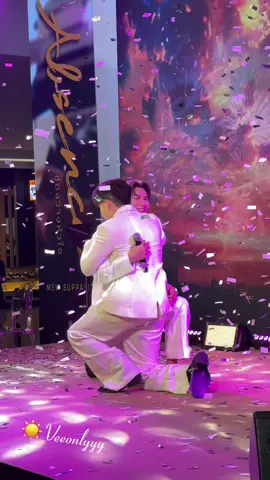 The whole process of proposal . I couldn't control myself and kept crying. Let's congratulate MewTul on his successful proposal ❤️❤️ #mewsuppasit #tulpakorn #mewtul 