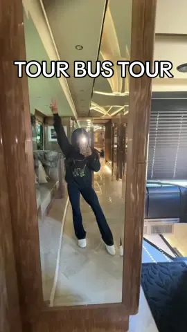 living golden on tour ✨🐐🤍 #goldoveramericatour @GoldOverAmericaTour 