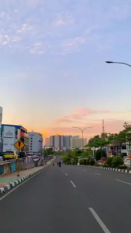 Jalanan Nagoya ketika sore hari#Batam #batamtiktok #vibesbatam #nagoya #fyp 