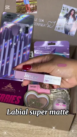 💄Porque ella merece ser sorprendida con su box de maquillaje 💋. Hazla protagonista este 25 de octubre 👸🏻. 🚚 ¡Envio gratis a todo Lima y Callao!. Además puedes añadir nuestra bolsa personalizada 🛍️.                      #boxdemaquillaje #diadelmaquillaje #makeup #25deoctubre #regalos #detalles 
