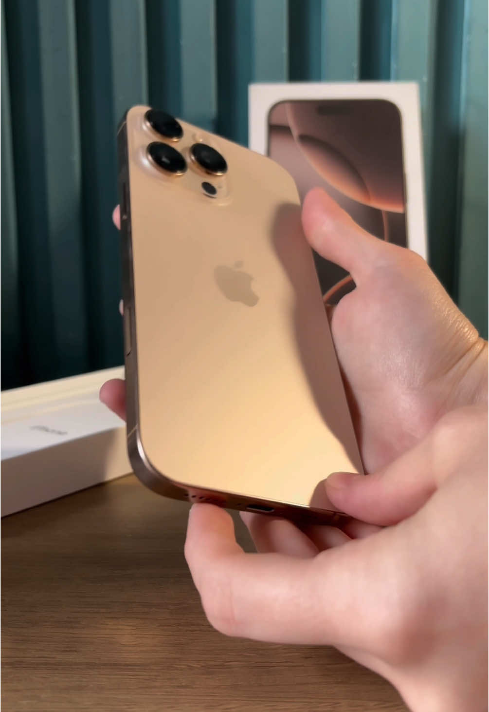 Unboxing iPhone 16 Pro Max na nova cor Desert 🐪📱 #fyp #fy #unboxing #iphone16 #iphone16promax #desert #lobozz 