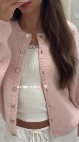 cozy season finally started💗🤍💗 ##autumnoutfits##cozyseason##cardiganoutfit##stockholmstyle
