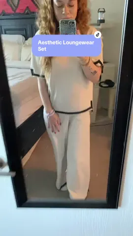 This loungewear set makes me feel so bougie 😂☺️ #loungewear #loungeset #loungewearstyle #loungewearoutfit #aesthetic #aestheticoutfits 