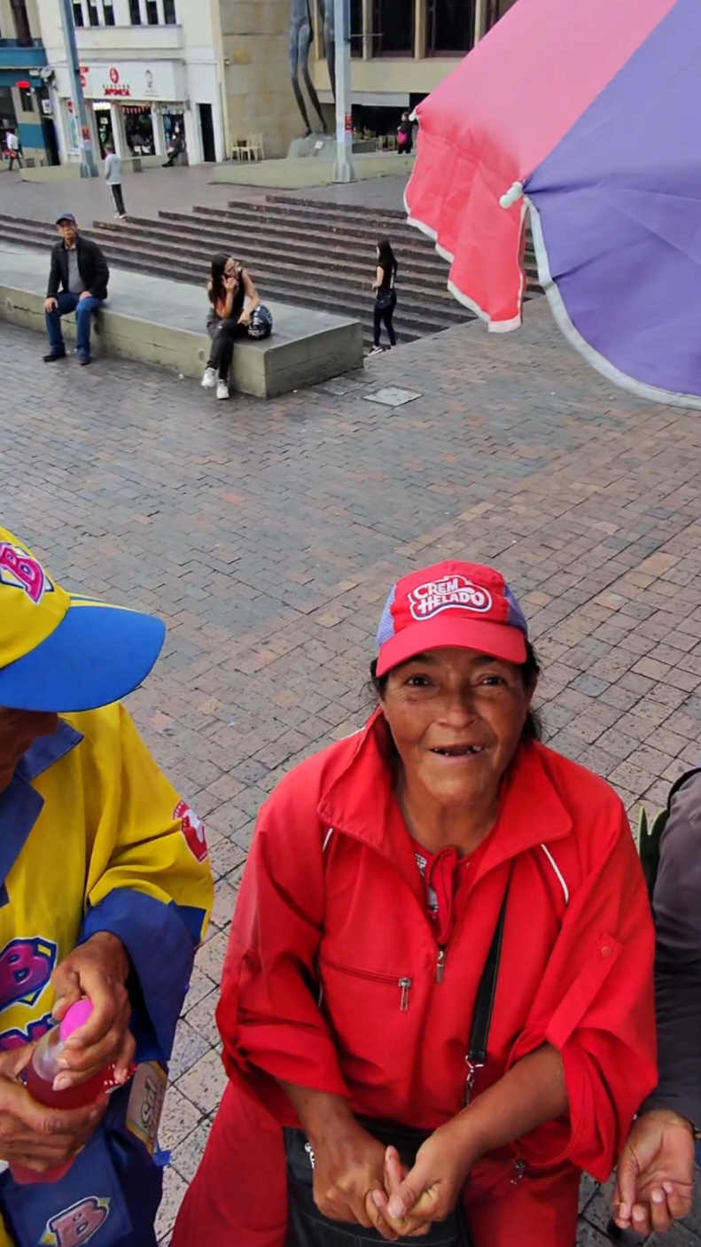 Poder servir, ayudar con amor. #ayuda #paratii #manizales 