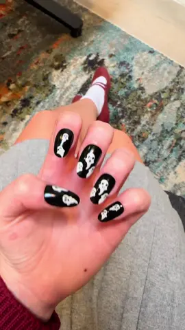 Coolest stick on nails I’ve ever had 👻 #halloween #ghost #nails #nailart #glowinthedark #spooky #halloweenlook 