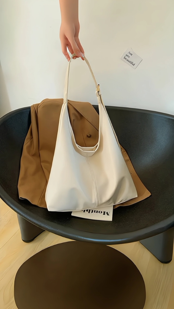 Tas bahu wanita terbaru shoulder bag cantik dan kekinian #tas #tascantik #taswanita #taswanitaterbaru #taswanitakekinian #taswanitamurah #tasselempang #tasbahuwanita #tasbahu #shoulderbag #totebag #tasjinjing 