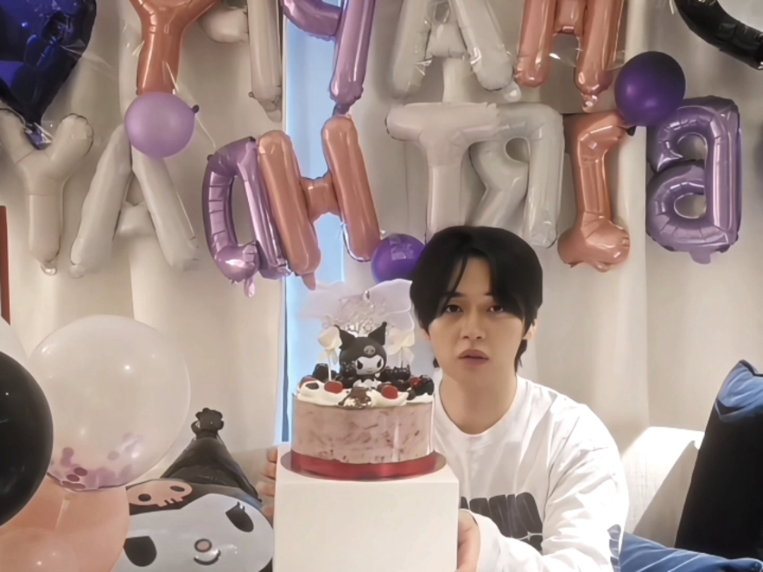 happy birthday to our sweet boy #leeknow #StrayKids #skz #스트레이키즈 #kpopfyp 