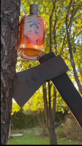 Gentlemen’s Collection – pălinca distilată cu măiestrie, într-o sticlă ce reflectă eleganța și respectul pentru tradiție.