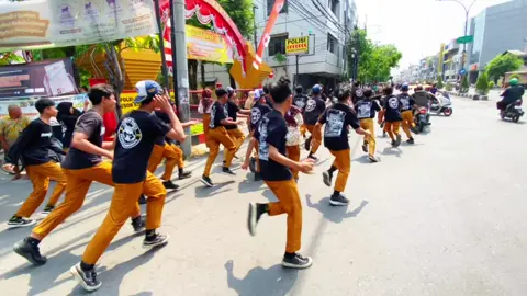 Ratusan Pelajar Tawuran Di Jalan Kapasan Surabaya‼️ Personil Kepolisian yang selesai Apel dibuat Kaget dan Panik😲 Cek Video nya Sampai Akhir ‼️ . #tawuranpelajar #infosurabaya #surabayahits #polrestabessurabaya #polseksimokerto 