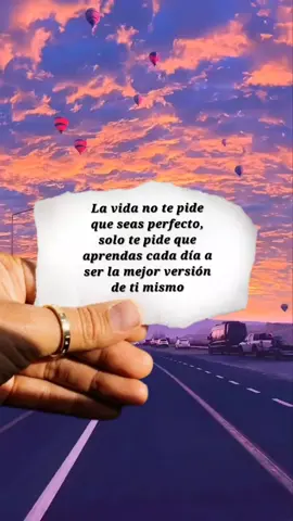 La vida no te pide que seas perfecto, solo te pide que aprendas cada día a ser la mejor versión de ti mismo#frasesmotivadoras #monicadenett  #reflexionpositiva #amorpropio  #frasesparadedicar #flypシ #parati  #Motivacional #lolograras 