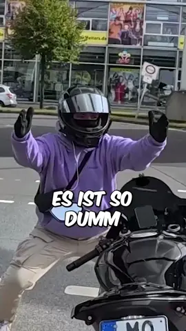 Die arme Omi  #davidbost #motorrad #gehtsteil 