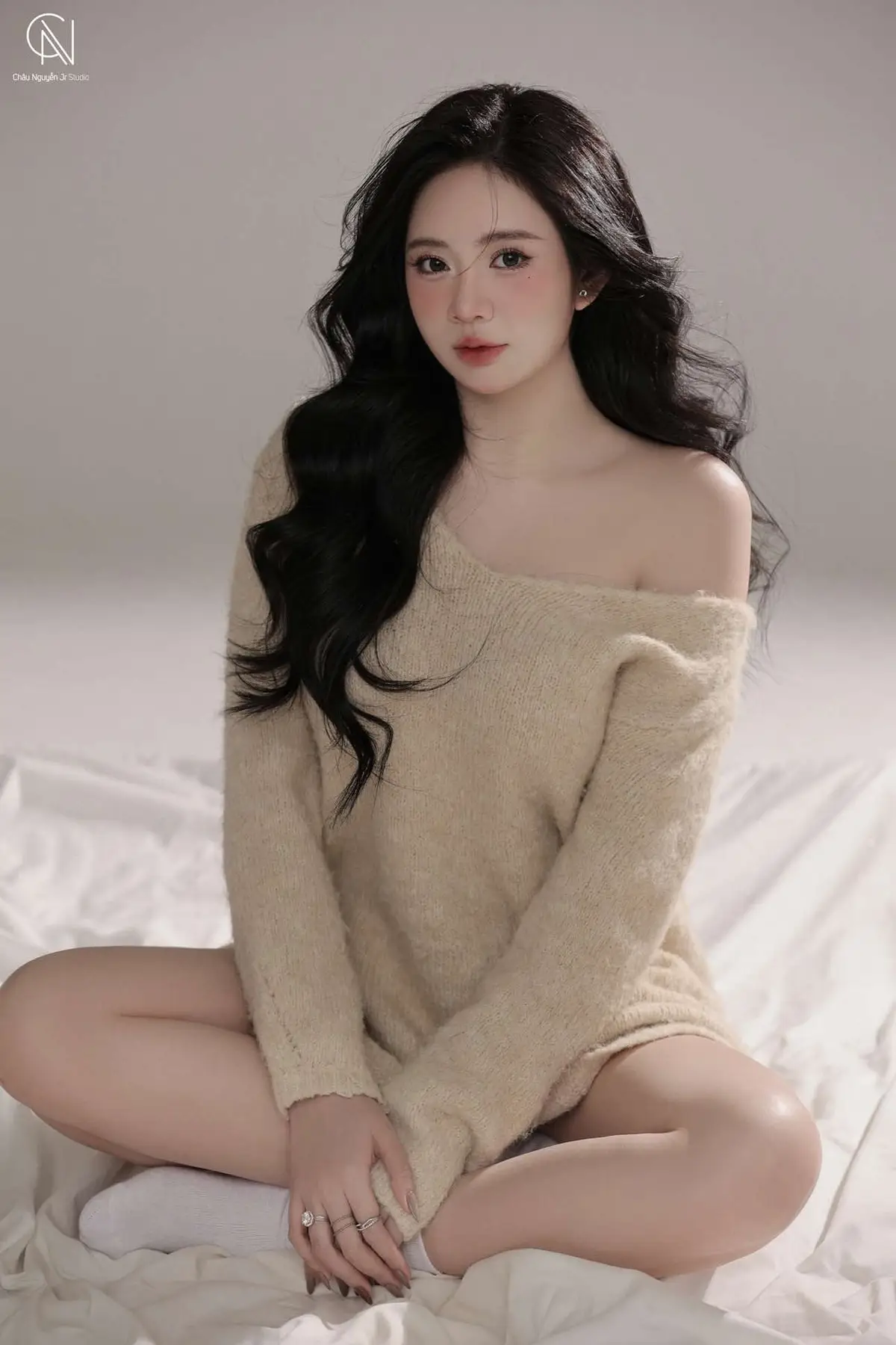 Đừng tìm em nữa, khi ân tình đã nhạt phai…. #chaunguyenjrstudio #chupanhbeauty #reviewstudio #chupchanchung #conceptbeauty #conceptchupbuon #conceptthattinh 