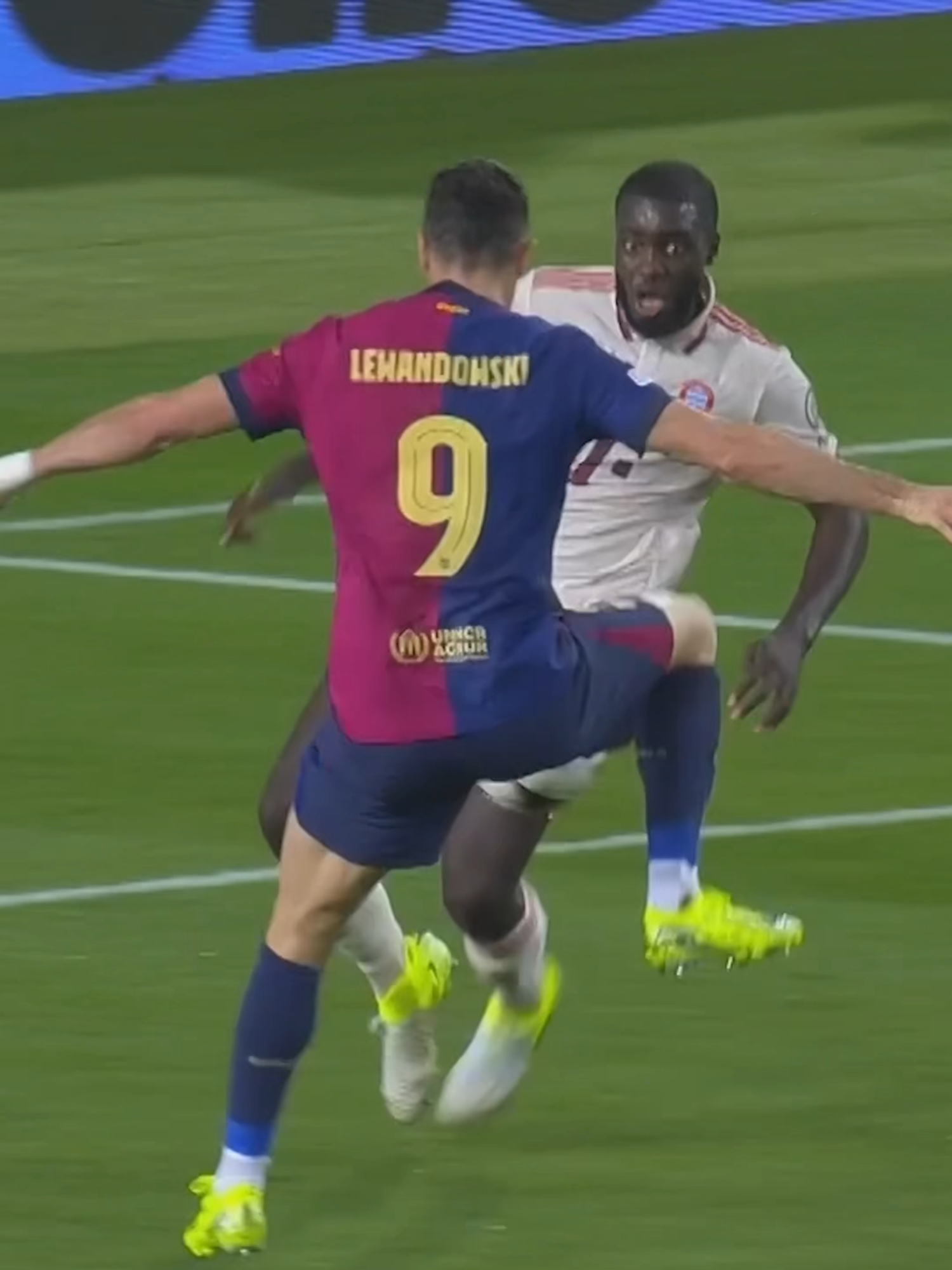 Classy Lewy goal 🆚 his former team #fcbarcelona #barçaontiktok #barcelona #championsleague #BarçaBayern #Lewandowski @championsleague