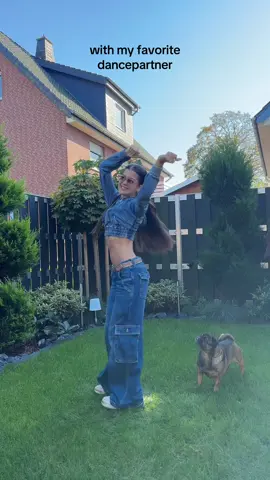 fav duooo 🤪💃🐶  #fyp #dance #lumutatix #dancer #dc #viralll #mamacitasrepost #kehlani #dog #fyfy #duo #dancerduo #viralvideos 
