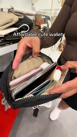 Womens wallet with wristlet #treasurefinds #tiktokshop #falldealsforyou #walletforwomen 