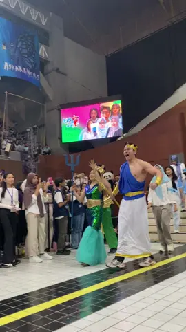 WKWKWK kak jangan takut disebelahnya azka #paradeui #pestarakyatui #universitasindonesia #azkacorbuzier #psikologi 