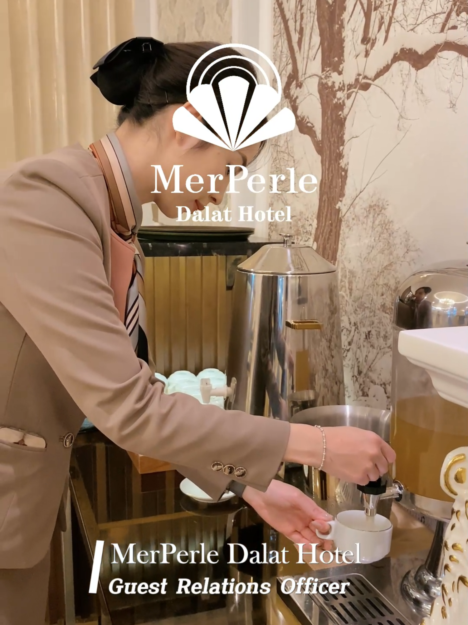 Bộ phận Chăm sóc khách hàng - sự tận tâm và chuyên nghiệp trong việc chào đón và hỗ trợ khách tại MerPerle Dalat Hotel, đảm bảo mang đến trải nghiệm tuyệt vời cho từng khách hàng. ##merperledalathotel#merperle#hotel#VietnameseWomen#dalat