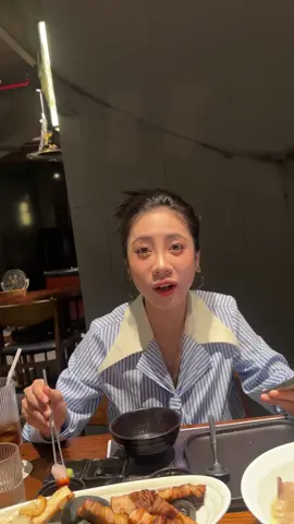 Tui không chịu ăn mà nó làm vậy đó 😅