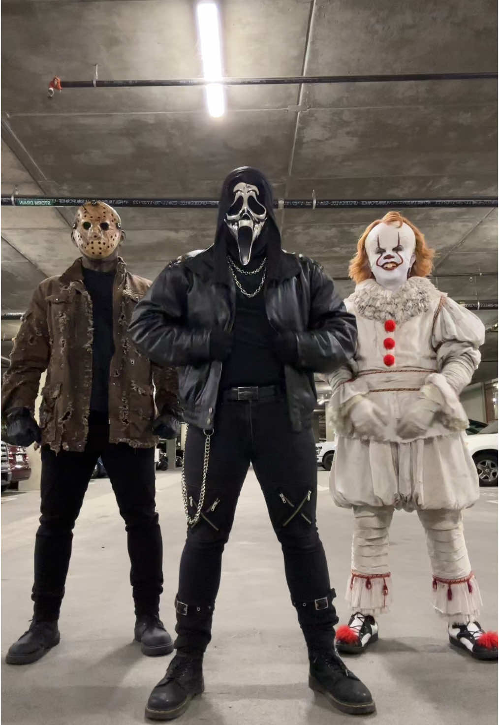 Had to hit the trio vibes with this one 👏🏽🔥 w/ @TwistedPennywise @Jason Voorheezy  dc: @JOSCEL_QUE💧  #tiktokhalloween #spookyseason #ghostface #scream #pennywise #jasonvoorhees #dance 