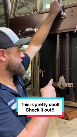 Chain driven window in a classic Cabover‼️ #f#fypf#foryouf#foryoupaget#truckst#truckerp#peterbilts#scaniai#internationald#dieseld#dieselpowerl#largecarmafiar#righttracksystems#stancep#powert#trending#viral