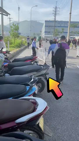 Ai làm xưởng E chắc biết cô bảo vệ dễ thương này nhỉ ! Cô ơi quát ít thui chúng cháu rén 😝😝#luxshareictvântrung #xuhuon #bacgiang 