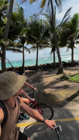 The best way to explore somewhere new 🚴🏽‍♀️ #travellife #travelcouple #srilanka #cycling #unawatuna 