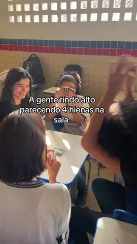 A gente julga mas fazemos igual KKKK #escolaestadual #risada #hienas #amigas #recife 
