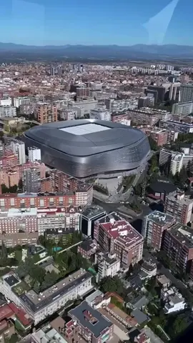 المعلق خليل البلوشي  الملعب سانتايجو برنابيو معقل ريال مدريد 