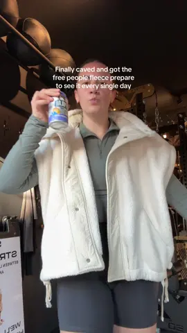 Something about shorts and a vest gets me every time!!! #outfitinspo #falloutfits #fleece #freepeople #workoutoutfit #outfitoftheday 