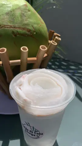 Água de coco gelada 100% natural direto da fruta, a bebida que é a cara do verão🌴🥥🌞 Peça pelo delivery ou venha se refrescar no Chega Mais!💚 #aguadecoco #cocoverde #natural #saude #chegamais #explorar #verao2024 #saojosesc  #florianopolis #santacatarina 