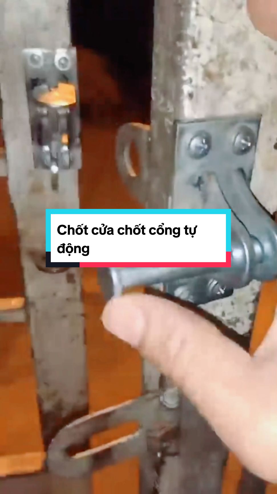 Chốt cửa chốt cổng tự động bằng kim loại mạ kẽm kèm 8 vít.#chotcuatudong #giadungtienich #giadungthongminh #diengiadung 
