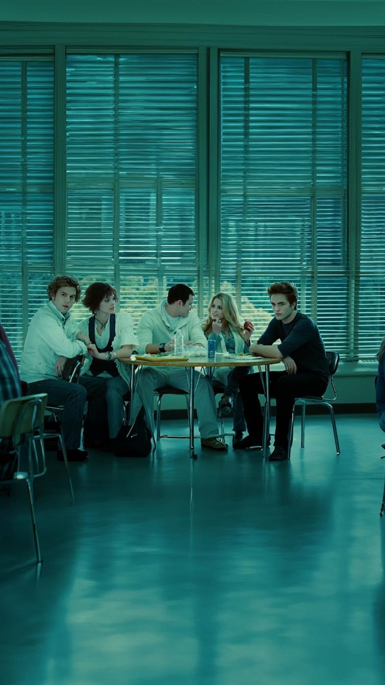 Twilight (2008) Vertically  #twilight #twilightedit #cinema #kristenstewart #bellaswan #robertpattinson #edwardcullen #beautiful #rain #autumn #fall #nostalgia #nostalgic #fyp #fypp #boniver #rosyln #stvincent #shotvertically #filmedvertically 