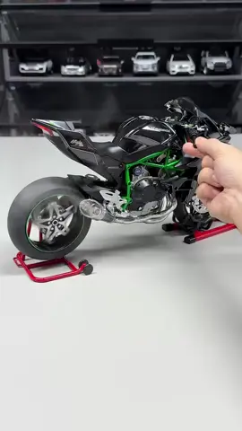 Do you want a new Kawasaki h2r model that can start with ignition, turn the throttle to adjust the engine speed, and spray air from the exhaust pipe?