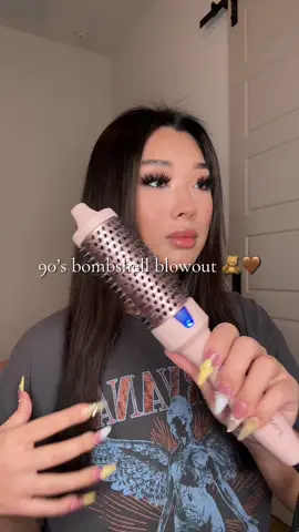 90’s bombshell blowout in minutes 🧸🤎 @wavytalkofficial #blowout #hair #hairtok #bighair #darkhair #healthyhair #tiktokshopblackfriday #tiktokshopcybermonday #tiktokshopholidayhaul #tiktokmademebuyit #obsessed #musthaves #BeautyTok #beauty #wavytalk #thermalbrush #curls #90sthrowback #90shair #victoriassecretfashionshow  #90sblowout #spookybeauty 