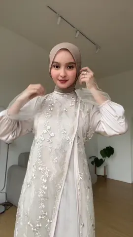 Naela nude🤍🤍🤍 #hijablabel_hl #dressviral #fyp #dresskondangan #gamiskondangan #tulledress #ootdhijab #outfitideas 