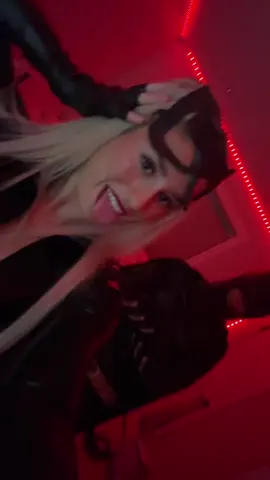 I ❤️ my Batman @Noah DiBattista  #couplecostumes #batman #catwomen #fyp #halloween 