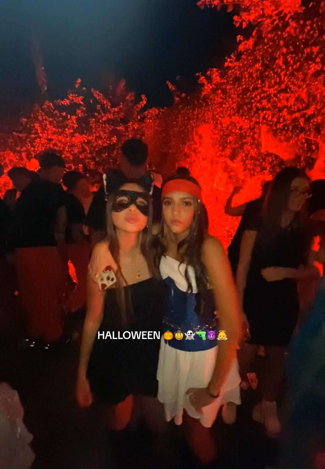 trick or treat! #halloween #halloweenparty #october #costumeshalloween 