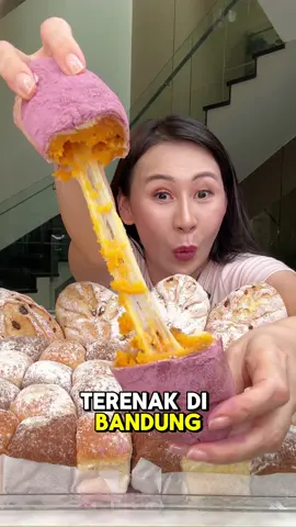 Korean Sweet Potato viral di Bandung sampai antri antri … Cranberry Cheese Creamnya  juga enakkk … …. Udah bisa kirim Jabodetabek dan Jawa Barat ….pesannya di Momis Bakery  #sibungbung #kulinerviral #reviewmakanan 