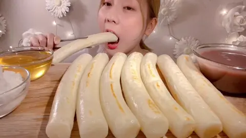 巨大トッポギ カレトック🍡 Giant Tteokbokki Garaetteok 🍡 #tiktokasmr #mukbang 