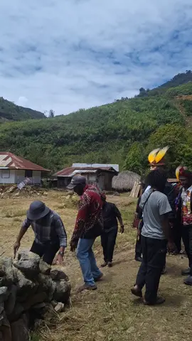 selamat datang di kampung Hitugi, bupati Yahukimo, Didimus Yahuli... kaget tiba² dipanggil 🤣🤣🤣 #papuapegunungan 