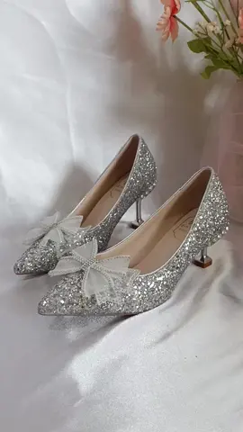 960 Silver Tinggi : 9cm & 6cm Size : 34-42 #heels #shoes #sepatuwanita #heelspesta #sepatupesta #sepatukondangan #highheel 