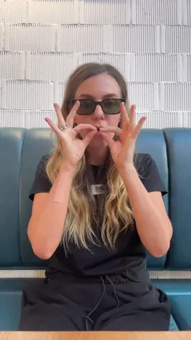 Разом із центром жестового перекладу,що допомагає людям з обмеженими можливостями слуху та мови,ми зробили проєкт,який називається «Мова має Значення»відео вийде завтра 27.10 в День Мови, тому ми вирішили запустити флешмоб із жестовим перекладом пісні. У наступному відео, буде інструкція,приєднуйтесь до нас в таке важливе Українське Свято💛💙 #мовамаєзначення 