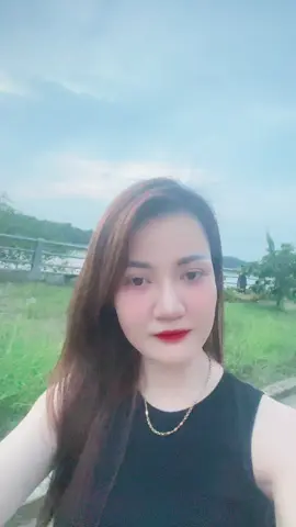 Ng ta lay hoay tìm nơi náo nhiệt,em mĩm cười tìm về chốn bình yên☺️