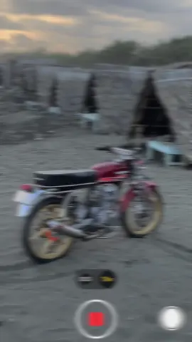 p mantai🫠#fyp #kitunggayabebas #cb #cb125se #cb100 #herexjatim #cinematic #aesthetic #vibes #cbdownsize #nyore #senja 