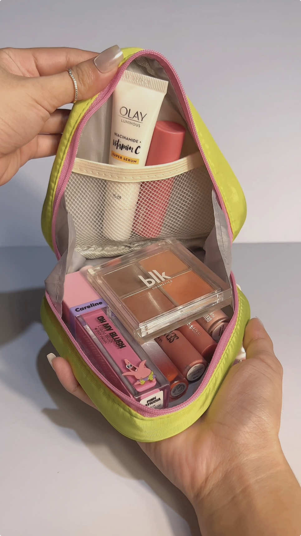 Replying to @kring ⋆𐙚₊˚⊹♡ unique pouch ✨🌷 ##fyp##makeuppouch##pouch##travelpouch##makeupbag##cutepouch##philippines##trend##viral##fypage##fyppppppppppppppppppppppp##green##pink##largecapacitypouch##pinaytiktok##budolfinds##budolfindsph##budoloftheday##tiktokfindsph##pinaytiktok##pinoytiktok##fypph 