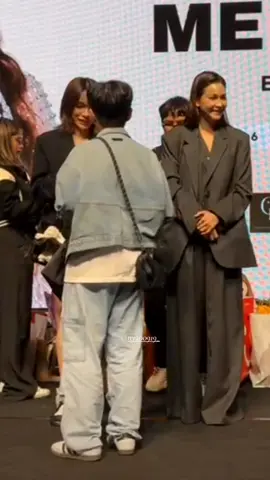 quậy cả đôi 🤣🤣#engfa #charlotte #engfawaraha #charlotteaustin #อิงฟ้าวราหะ #engfawaraha #MeetAndGreetENGFAinHK #engfarebornhongkongconcert #thinhhanh #xuhuong #xuhuongtiktok2024 #ny200919_ #ny200919 