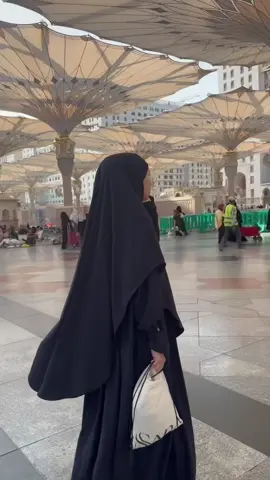 Set Nara Khimar ni memang sangat sesuai dan selesa bawa pergi umrah tau😍 Tekan beg kuning check out sekarang! 🛒 #fypシ゚viral #hijabmuslim #muslimahfashion #khimarviral #outfithijabstyle #outfitideas #fyppppppppppppppppppppppp #outfitumrah 