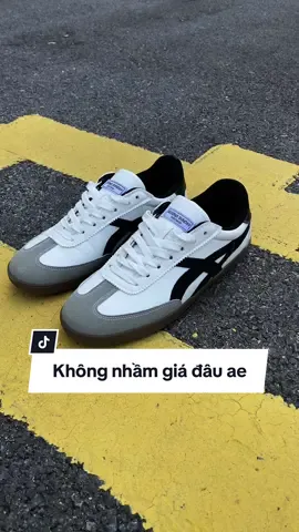 Không nói lại tưởng để nhầm giá, giày chính hãng Second Sunday. 370k xin cho các bạn còn đầu 2 thôi. Ae áp voucher nhé. Yên tâm bảo hành 6 tháng keo chỉ đế #xuhuong #viral #trending #manhka_ #giaychinhhang #giaysneaker #sneaker #localbrand #giày #giay #gatshoes #fashion #secondsunday 