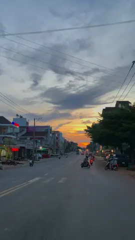 Đoạn đường ngắm Hoàng hôn cực đẹp đố bạn đây là đường nào ở Bảo Lộc #baoloc #49 #lamdong #hoanghon #chill #reviewbaoloc #baoloctravel #dulichbaoloc #dulichbaoloc 